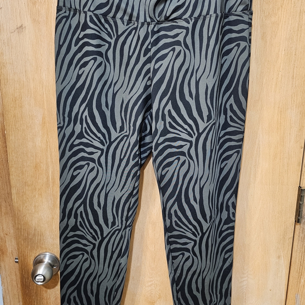 Ruby Ribbon Black and Gray Zebra Print Leggings